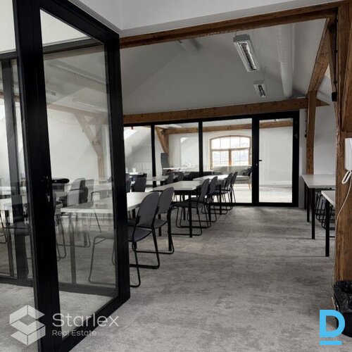 Gaišs, atvērta plānojuma birojs Spīķeru kvartālā