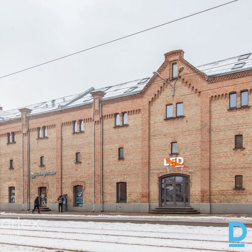 Gaišs, atvērta plānojuma birojs Spīķeru kvartālā