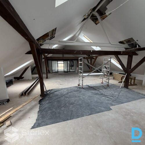 Gaišs, atvērta plānojuma birojs Spīķeru kvartālā