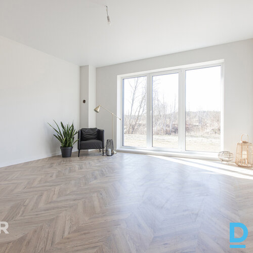 Divģimeņu mājas daļa Līčos pie Juglas upes – daba, privātums un pilsētas tuvumsP