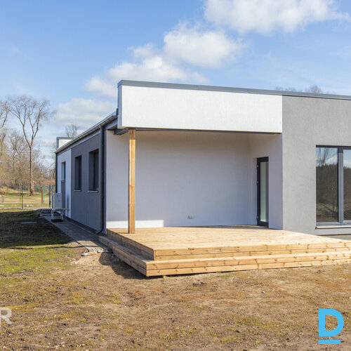 Divģimeņu mājas daļa Līčos pie Juglas upes – daba, privātums un pilsētas tuvumsP