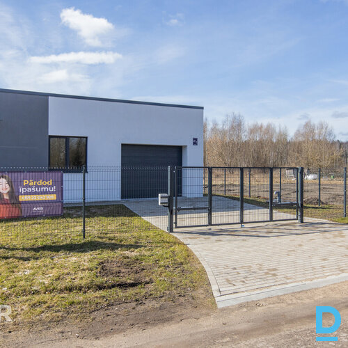 Divģimeņu mājas daļa Līčos pie Juglas upes – daba, privātums un pilsētas tuvumsP