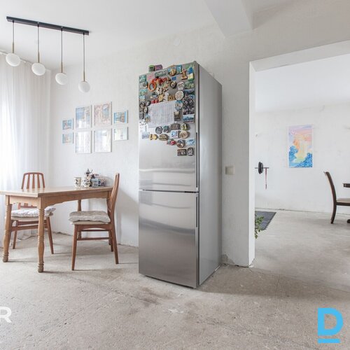 Pārdošanā pamatīga divstāvu privātmāja ar iekoptu teritoriju netālu no Jelgavas 