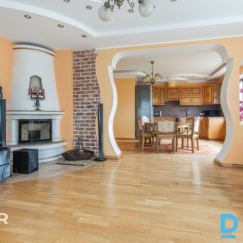 Pārdošanā mājīga divstāvu ģimenes māja ar labiekārtotu teritoriju klusā privātmā