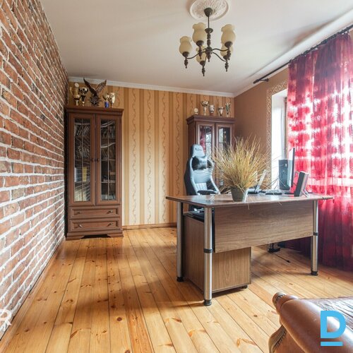 Pārdošanā mājīga divstāvu ģimenes māja ar labiekārtotu teritoriju klusā privātmā