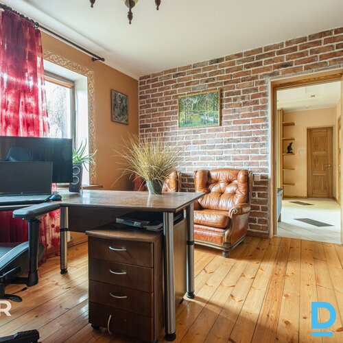 Pārdošanā mājīga divstāvu ģimenes māja ar labiekārtotu teritoriju klusā privātmā