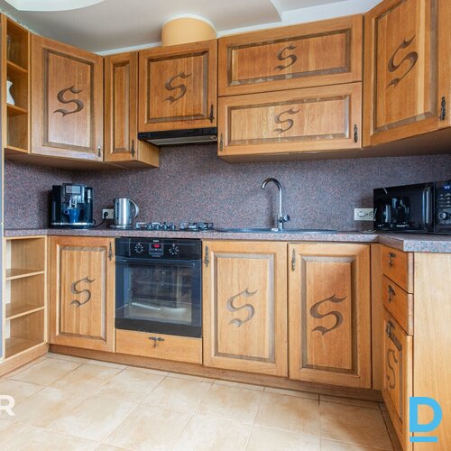 Pārdošanā mājīga divstāvu ģimenes māja ar labiekārtotu teritoriju klusā privātmā