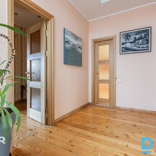 Pārdošanā mājīga divstāvu ģimenes māja ar labiekārtotu teritoriju klusā privātmā