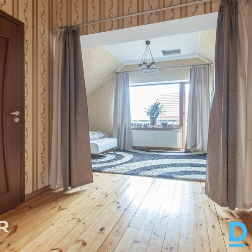 Pārdošanā mājīga divstāvu ģimenes māja ar labiekārtotu teritoriju klusā privātmā