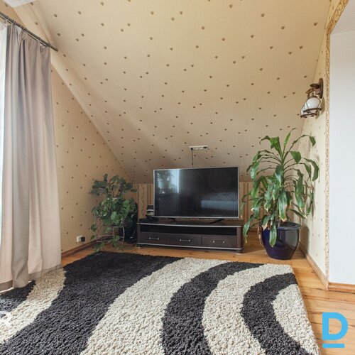 Pārdošanā mājīga divstāvu ģimenes māja ar labiekārtotu teritoriju klusā privātmā