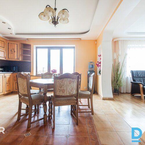 Pārdošanā mājīga divstāvu ģimenes māja ar labiekārtotu teritoriju klusā privātmā