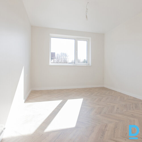 Divģimeņu mājas daļa Līčos pie Juglas upes – daba, privātums un pilsētas tuvumsP