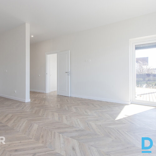 Divģimeņu mājas daļa Līčos pie Juglas upes – daba, privātums un pilsētas tuvumsP