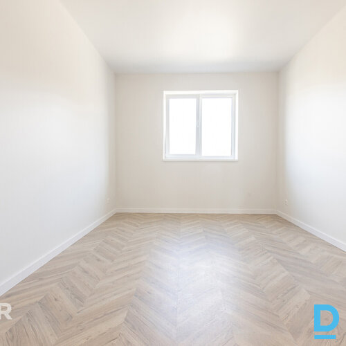 Divģimeņu mājas daļa Līčos pie Juglas upes – daba, privātums un pilsētas tuvumsP