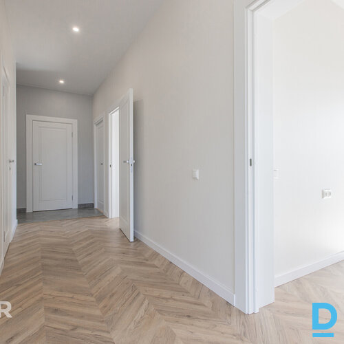 Divģimeņu mājas daļa Līčos pie Juglas upes – daba, privātums un pilsētas tuvumsP