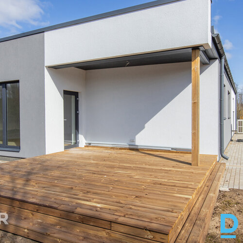 Divģimeņu mājas daļa Līčos pie Juglas upes – daba, privātums un pilsētas tuvumsP