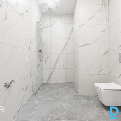 Divģimeņu mājas daļa Līčos pie Juglas upes – daba, privātums un pilsētas tuvumsP