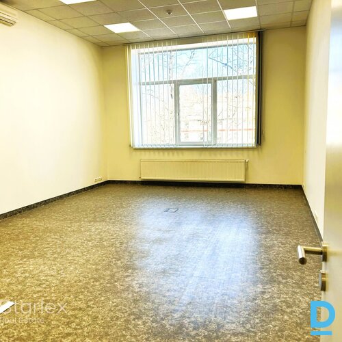 270 m² birojs VEF rajonā – 8 €/m² | kabineti + open space