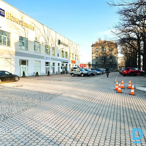 270 m² birojs VEF rajonā – 8 €/m² | kabineti + open space