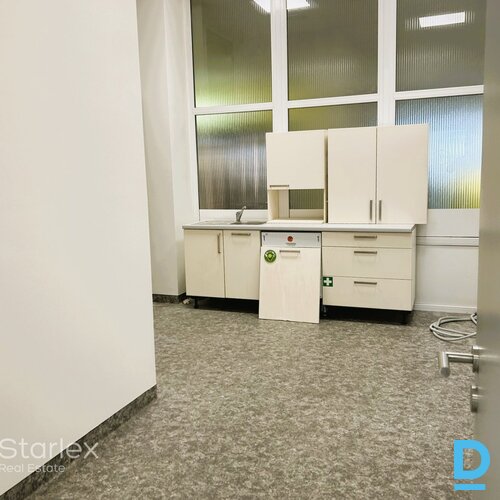 270 m² birojs VEF rajonā – 8 €/m² | kabineti + open space