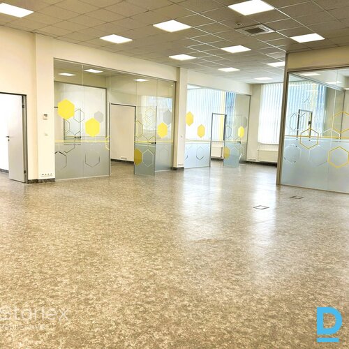 270 m² birojs VEF rajonā – 8 €/m² | kabineti + open space
