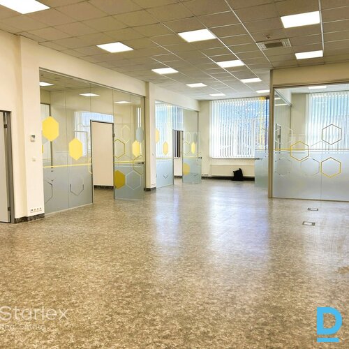 270 m² birojs VEF rajonā – 8 €/m² | kabineti + open space