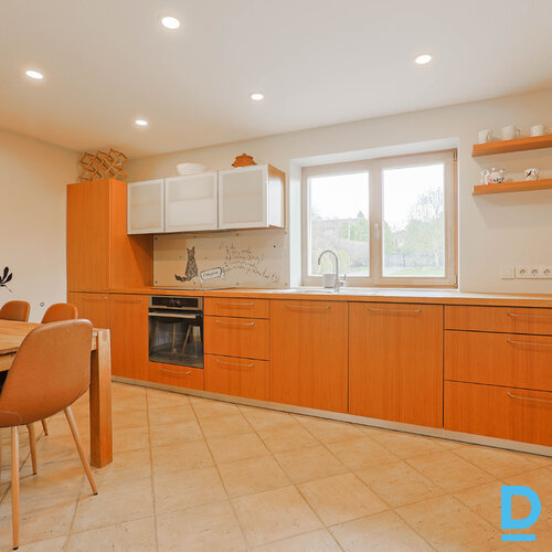 Pārdod māju Ievu iela 19