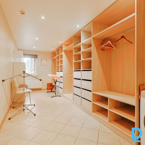 Pārdod māju Ievu iela 19