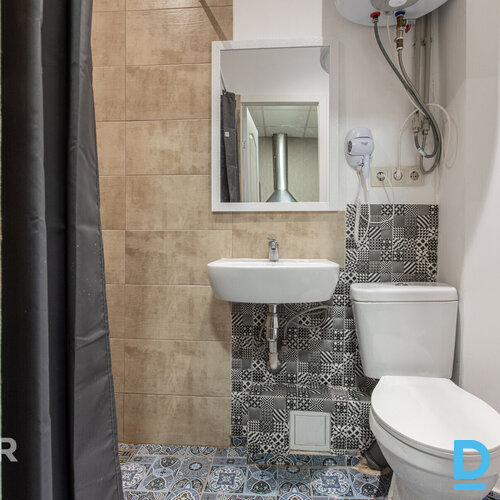 Pārdod ienesīgu īstermiņa īres īpašumu – dzīvojamā māja ar 5 dzīvokļiem, Rīgā, L