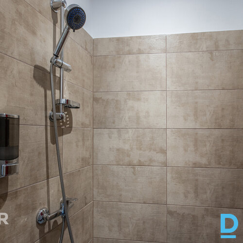 Pārdod ienesīgu īstermiņa īres īpašumu – dzīvojamā māja ar 5 dzīvokļiem, Rīgā, L