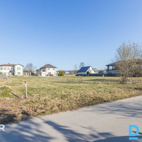 Pārdošanā 1514 m² zemes gabals privātmājas būvniecībai Dreiliņos.Īpašumam ir izv