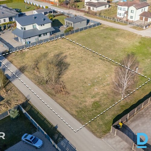 Pārdošanā 1514 m² zemes gabals privātmājas būvniecībai Dreiliņos.Īpašumam ir izv