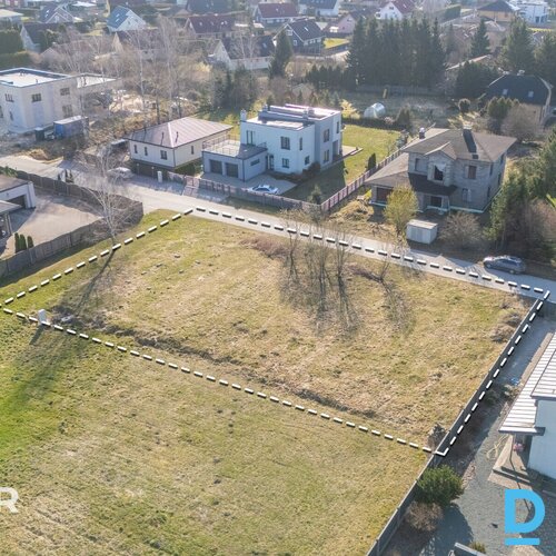 Pārdošanā 1514 m² zemes gabals privātmājas būvniecībai Dreiliņos.Īpašumam ir izv
