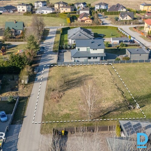 Pārdošanā 1514 m² zemes gabals privātmājas būvniecībai Dreiliņos.Īpašumam ir izv
