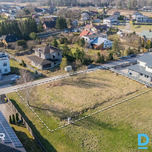Pārdošanā 1514 m² zemes gabals privātmājas būvniecībai Dreiliņos.Īpašumam ir izv