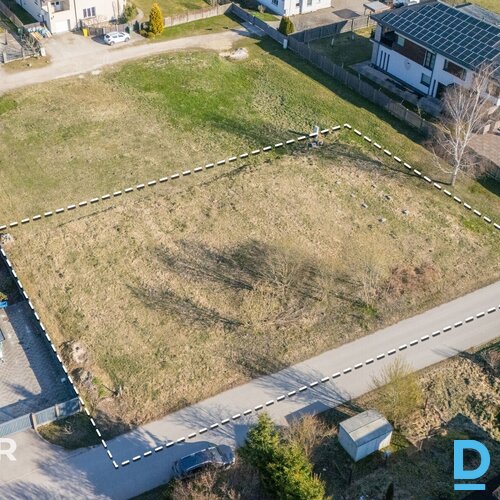 Pārdošanā 1514 m² zemes gabals privātmājas būvniecībai Dreiliņos.Īpašumam ir izv