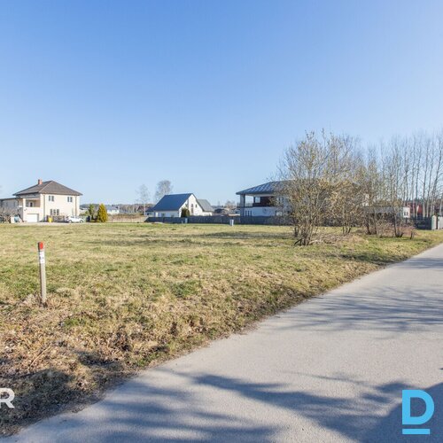 Pārdošanā 1514 m² zemes gabals privātmājas būvniecībai Dreiliņos.Īpašumam ir izv