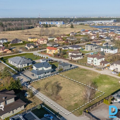 Pārdošanā 1514 m² zemes gabals privātmājas būvniecībai Dreiliņos.Īpašumam ir izv