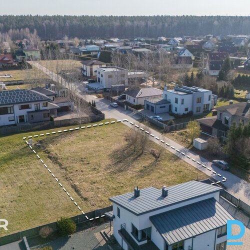 Pārdošanā 1514 m² zemes gabals privātmājas būvniecībai Dreiliņos.Īpašumam ir izv