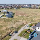 Pārdošanā līdzens 2924 m² zemes gabals privātai apbūvei Mārupē.Īpašumam ir pievi