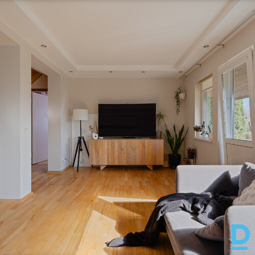 Pārdod māju Kooperatīva iela 22