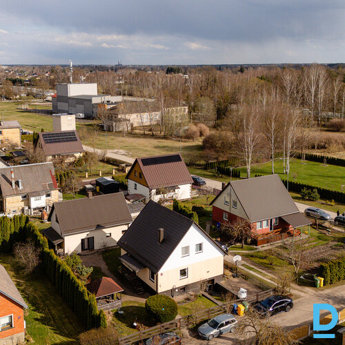 Pārdod māju Kooperatīva iela 22