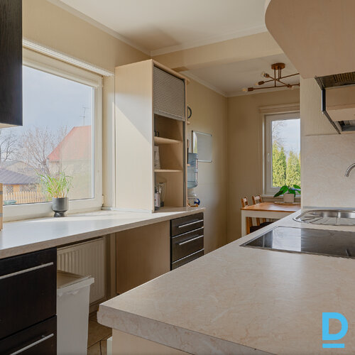 Pārdod māju Kooperatīva iela 22