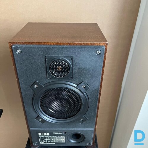 Pārdod RADIOTEHNIKA S 30 tumbas, skandas ar statņiem