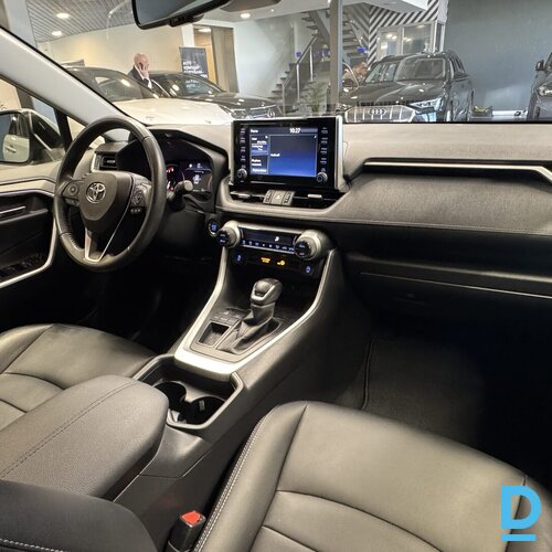 Pārdod Toyota Rav4 2.0i, 2021 Pārdod Toyota Rav4 2.0i, 2021