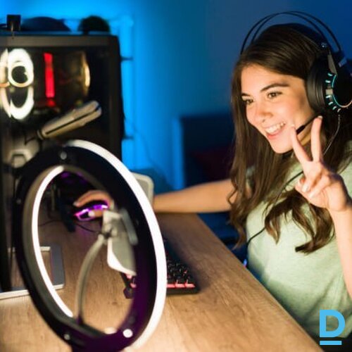 Straumēšanas vadītāja / Online-host