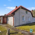 Pārdošanā vienstāvu privātmāja ar iekoptu teritoriju 3.4 km no jūras.Māja ir nod