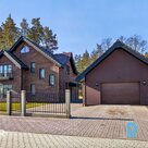 Pārdošanā divstāvu savrupmāja ar garāžu un plašu privāto teritoriju Garupē.Māja 