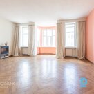 Spacious family apartment in the center of Riga with a bay window and an elevator