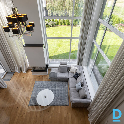 Pārdod māju Lielā iela 52